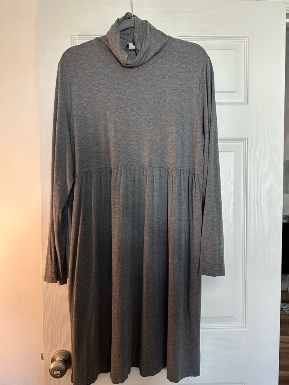 Suzanne Betro Gray Turtleneck Long Sleeve Swing Dress